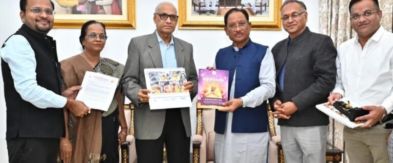 Former Governor Ramesh Bais met Chief Minister Sai and invited him for the Mahaashirwad programme.