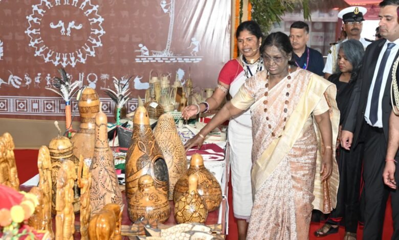 President Draupadi Murmu got acquainted with the soil, art and taste of Bastar.