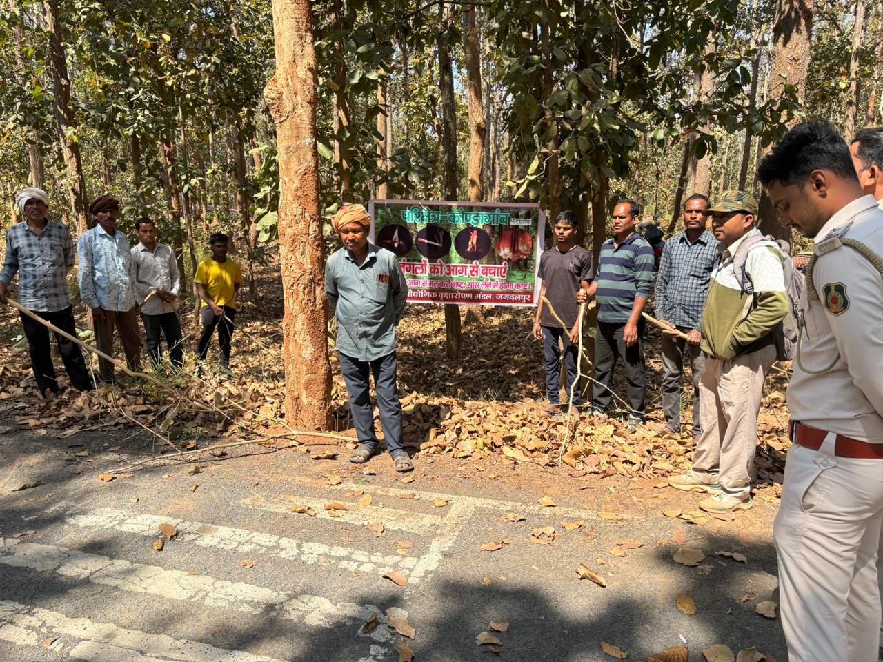Preparations to save forests intensify: Major fire safety campaign in Kondagaon-Farasgaon