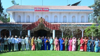Photo of लोकभवन से जुड़ रही जनता, बेमेतरा के ग्रामीणों ने किया ऐतिहासिक परिसर का भ्रमण