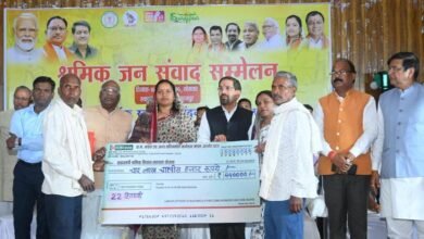Photo of सूरजपुर में श्रमिक जनसंवाद, 2,539 हितग्राहियों को मिली करीब 1 करोड़ की सहायता राशि