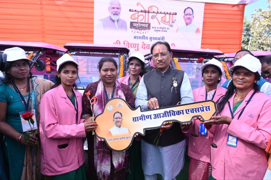 Korea Festival presents public welfare gifts, from Ujjwala connections to pink e-rickshaws, distribution of benefits
