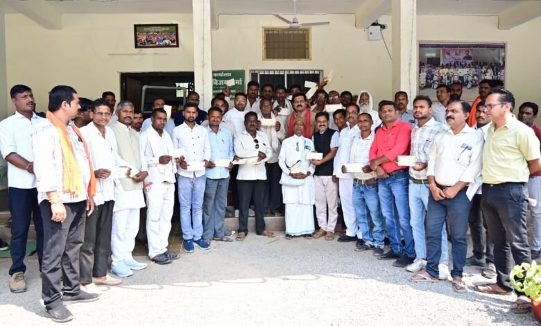 17 Kabir huts in Kawardha received financial assistance, with Rs 4.25 lakh distributed for religious activities.