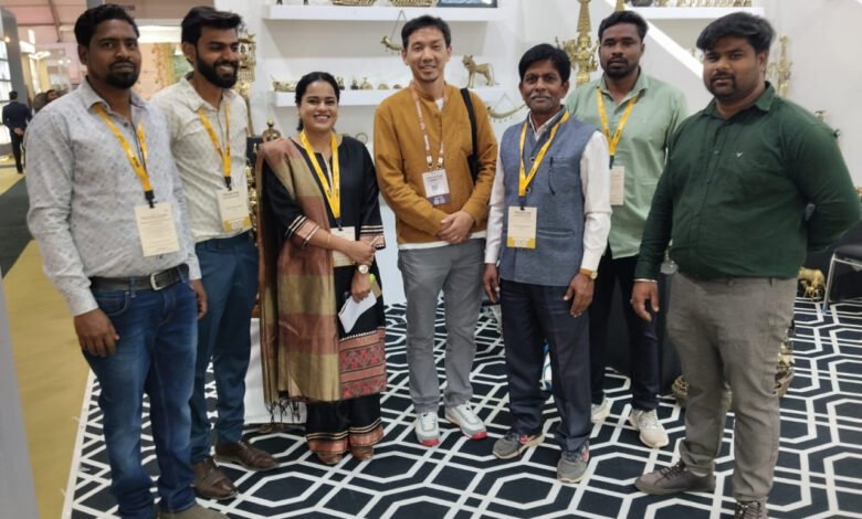 Chhattisgarh craftsmen shine at Delhi International Fair, foreign buyers place big orders