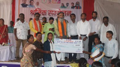 Photo of अंतागढ़ में श्रमिक सम्मेलन-2026: 7,930 मजदूरों को 2.29 करोड़ की सीधी सहायता, कई योजनाओं का मिला लाभ