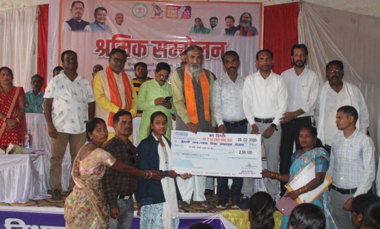 Workers' Conference-2026 in Antagarh: 7,930 laborers received direct assistance of Rs 2.29 crore, benefited from several schemes