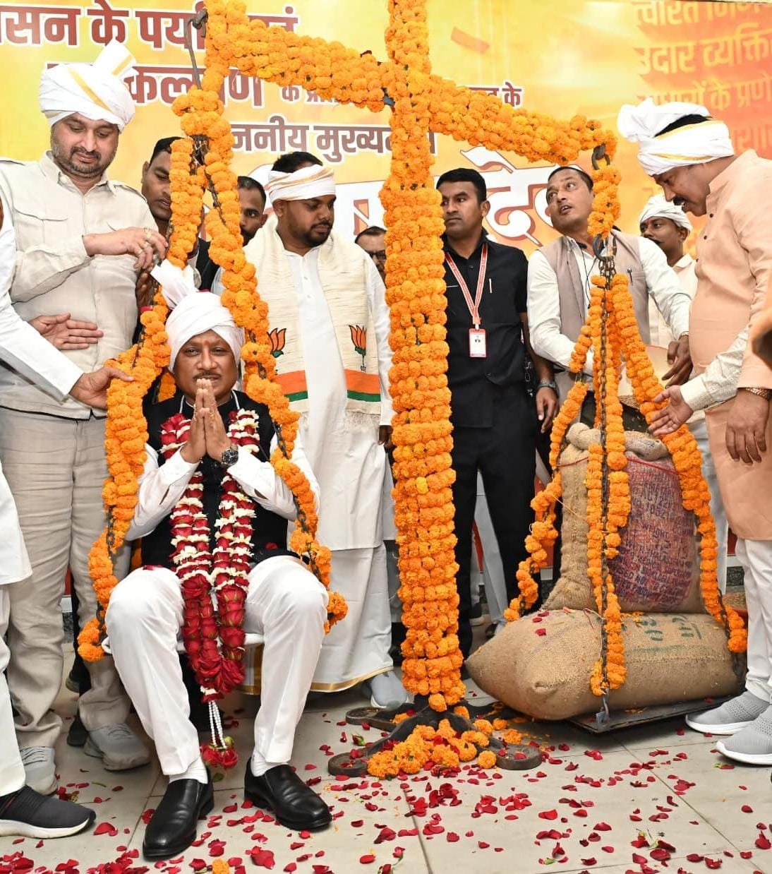 Honored by weighing paddy, 10 thousand crore rupees will go into the accounts of farmers before Holi.