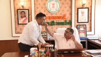 Photo of निज सहायक कौस्तुभ पांडेय बने डॉ., सीवी रमन विश्वविद्यालय से हासिल की पीएचडी की उपाधि