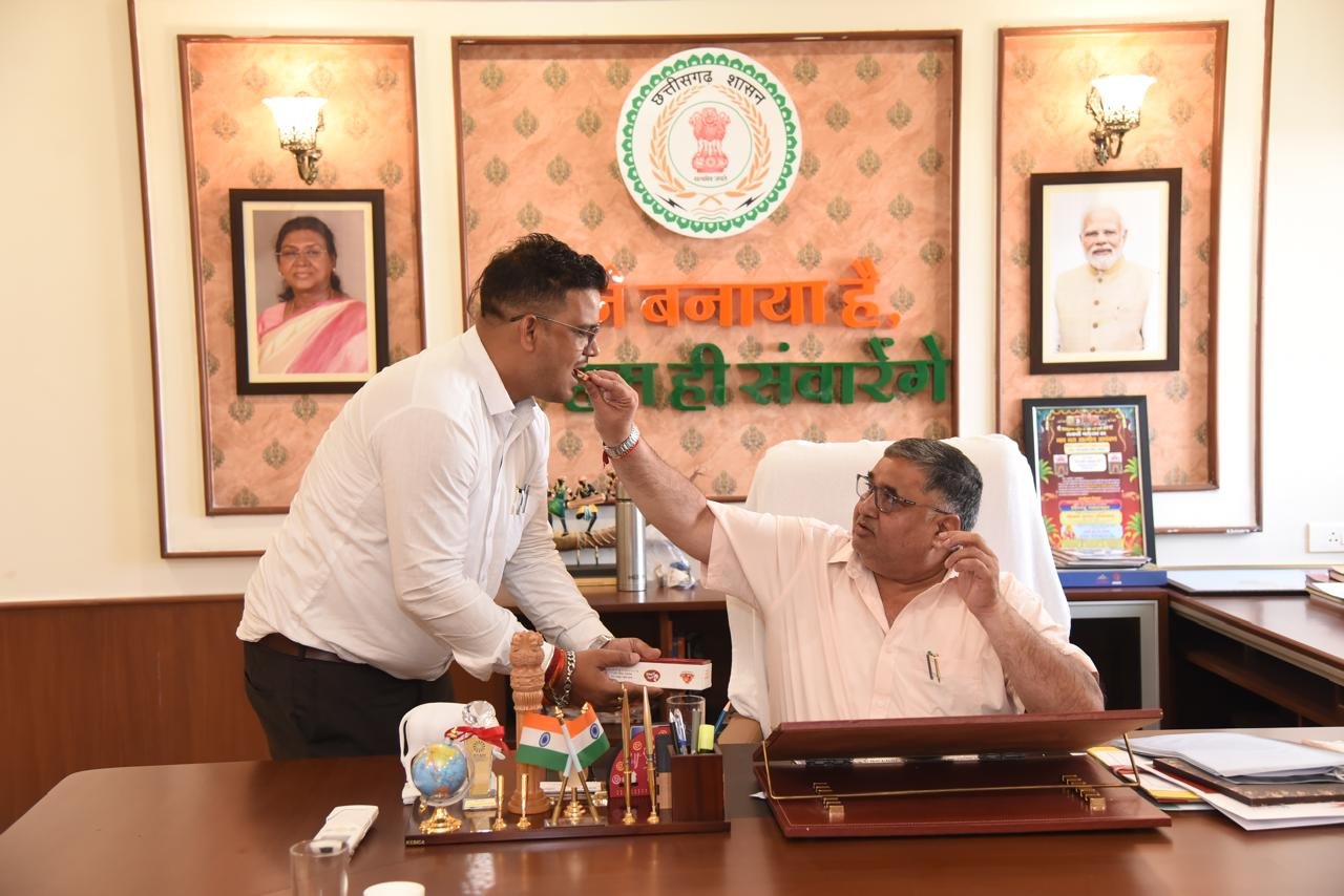 Personal Assistant Kaustubh Pandey became Dr., obtained PhD degree from CV Raman University
