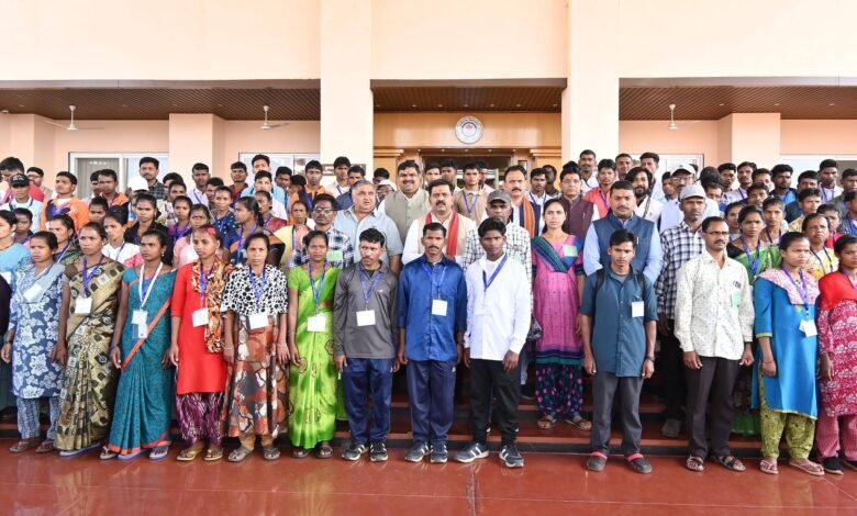 Abandoning the path of violence, 120 young people visited the temple of democracy; the visit to the Assembly became an example of change.