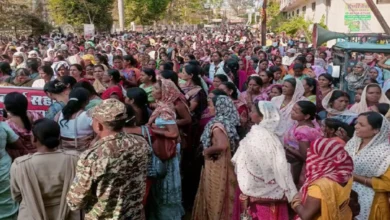 Photo of आंगनवाड़ी कार्यकर्ताओं का कलेक्टोरेट घेराव – मानदेय पर बड़ा विवाद