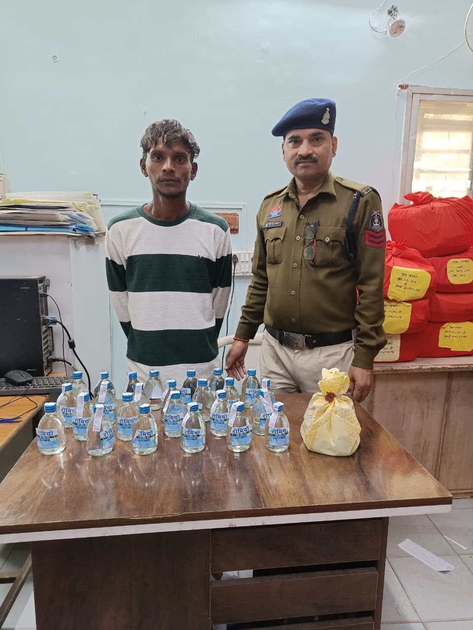 Illegal liquor sale near the pond, youth arrested with 30 quarters