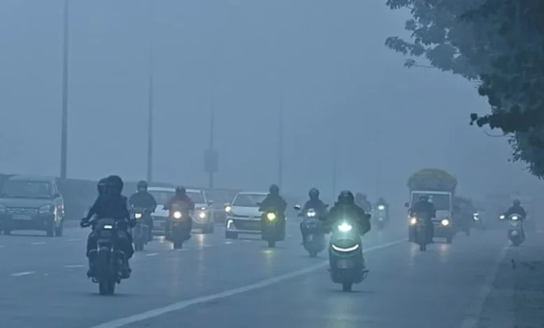 भारत में आज मौसम का अलर्ट: 8 राज्यों में बारिश और बर्फबारी; दिल्ली-उत्तर भारत में भीषण कोहरा 1 Weather alert for India today: Rain and snowfall in 8 states; heavy fog in Delhi and northern India