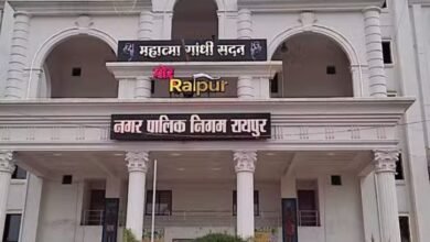 Photo of रायपुर में नगर निकाय कर्मियों को होली से पहले बड़ी राहत, ₹62.85 करोड़ जारी — लेकिन वेतन विवाद गरमा गया