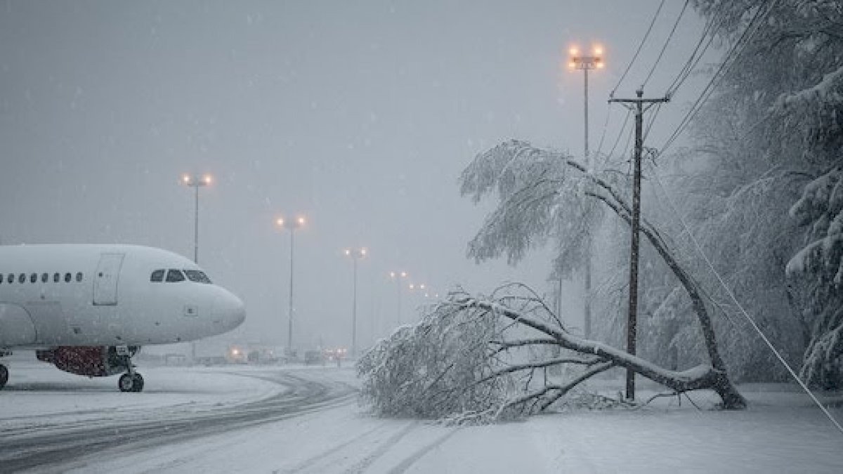 US snowstorm halts flights, stranding thousands