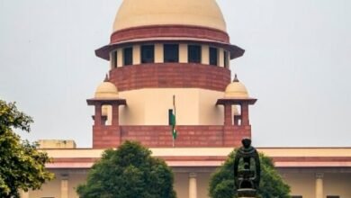 Photo of सुप्रीम कोर्ट ने छात्र को टीचर मीम के लिए परीक्षा से रोकना निराधार बताया, देश भर में विवाद शुरू