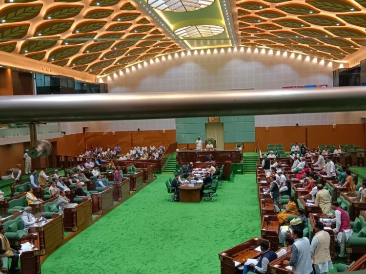 Opposition storms Chhattisgarh Assembly, walks out – massive controversy over financial approvals
