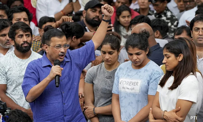 केजरीवाल प्रेस कॉन्फ्रेंस, CBI चुनौती और JNU प्रदर्शन – विरोध के रंग उभरते ही राजनीति में तूफान! 1 Kejriwal press conference, CBI challenge and JNU protests – as the colours of protest emerge, a storm erupts in politics!