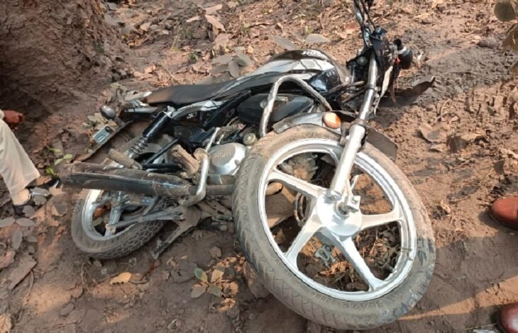 रायगढ़ में सड़क हादसा भयावह: खाई में पिकअप गिरने से 2 की मौत, 3 गंभीर रूप से घायल 1 Horrific road accident in Raigarh: 2 killed, 3 seriously injured as pickup falls into ditch