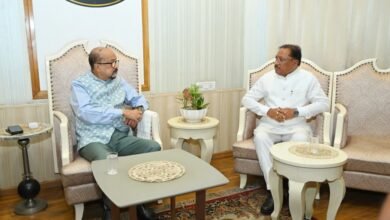 Photo of मुख्यमंत्री ने राज्यपाल को दी पारंपरिक उपहारों के साथ शुभकामनाएँ