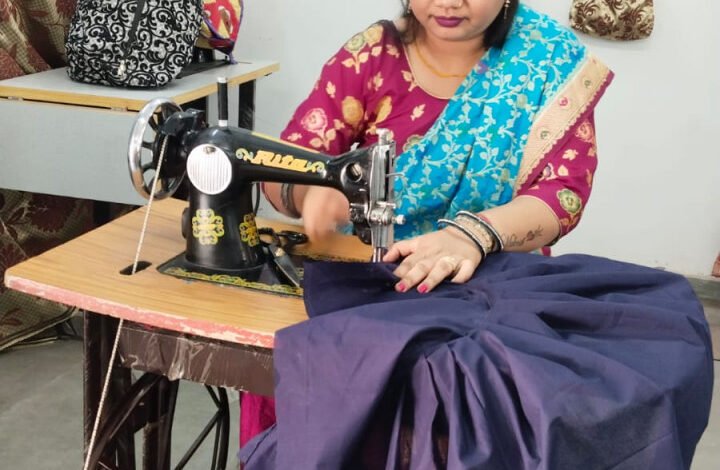 कोरबा की पूजा देवांगन बनीं आत्मनिर्भरता की मिसाल, प्रशिक्षण और बिना गारंटर लोन से खड़ा किया अपना व्यवसाय 1 Pooja Dewangan from Korba has become an example of self-reliance, building her own business with training and a loan without a guarantor.