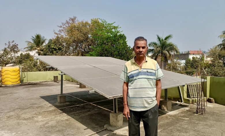 कोरबा में सौर क्रांति! 3 किलोवाट प्लांट लगाकर हीरा राम साहू का बिजली बिल हुआ लगभग शून्य, सरकार से मिली 1.08 लाख की सहायता 1 Solar revolution in Korba! Hira Ram Sahu's electricity bill has been reduced to almost zero after installing a 3-kilowatt power plant, and he received 1.08 lakh rupees in government aid.