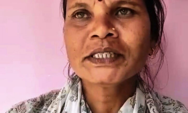 महतारी वंदन योजना से बदल रही महिलाओं की जिंदगी, जशपुर की प्यारी मांझी को मिल रहा आर्थिक संबल 1 The Mahatari Vandan Yojana is transforming the lives of women; Pyari Manjhi of Jashpur is receiving financial support.