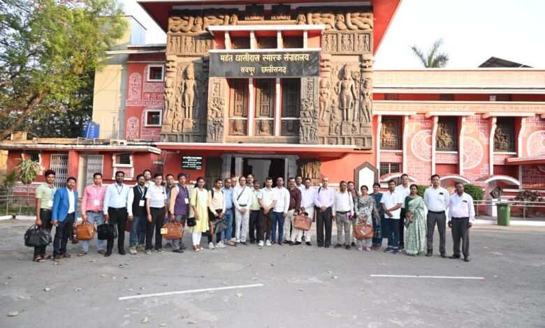 रायपुर में पुरातत्त्वीय धरोहर संरक्षण पर तीन दिवसीय कार्यशाला शुरू, जिला स्तर पर बनेंगे मजबूत विरासत संघ 1 A three-day workshop on archaeological heritage conservation begins in Raipur; strong heritage associations will be formed at the district level.