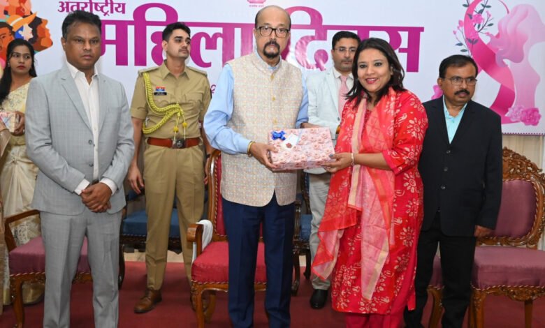 Women's Honor Ceremony at Lok Bhavan, Women honored with Holi of flowers on Rang Panchami