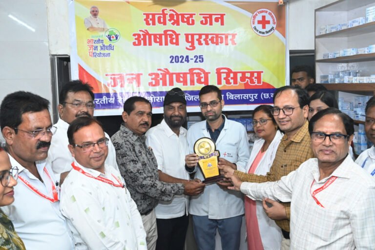SIMS Bilaspur's Jan Aushadhi Centre became an example of affordable medicines, received the honour of being the best in the state.