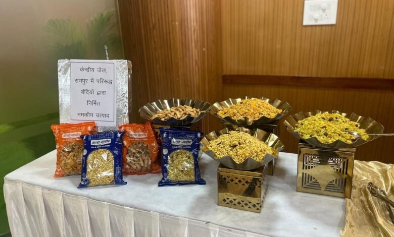 Tasting snacks made by prisoners in the Assembly, 'Aastha Cafe' initiative received much appreciation