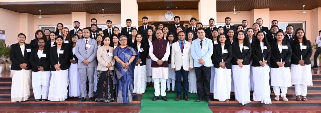 Trainee judges meet Chief Minister, discuss the crucial role of the judiciary in democracy