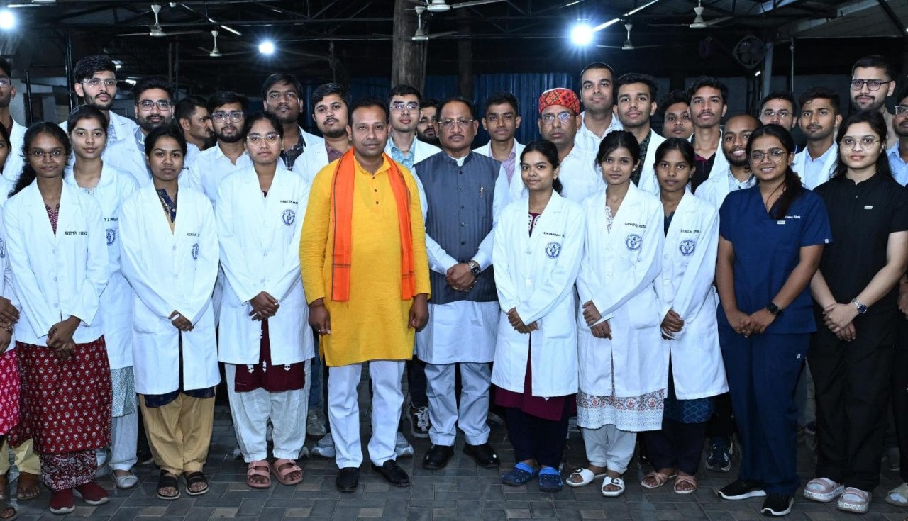 Chhattisgarh receives two DM Cardiology seats; doctors and students meet Chief Minister to express gratitude