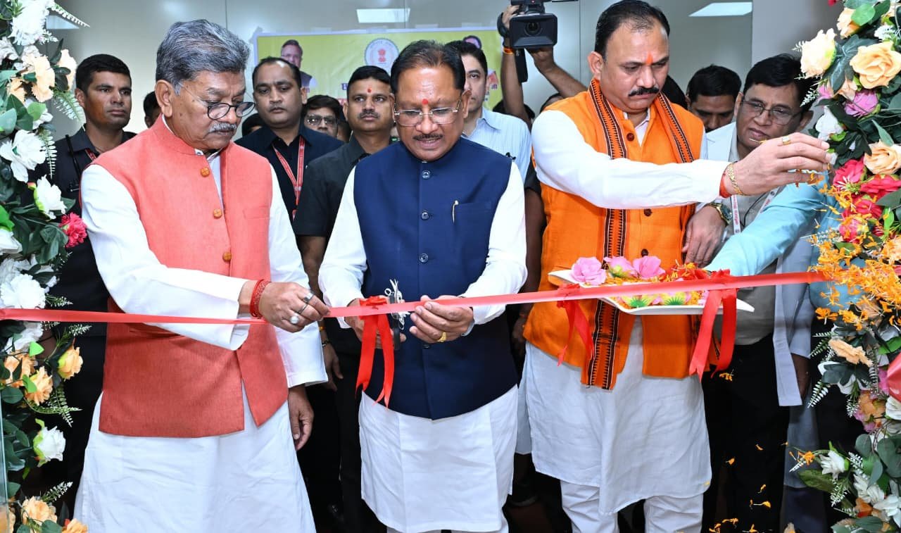 A three-day health camp began in the Vidhan Sabha premises; the Chief Minister spread the message of awareness by getting himself tested.