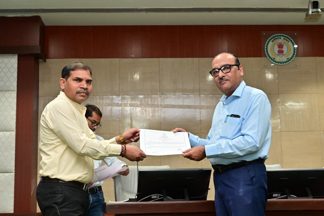 Those who did excellent work in e-office were honored, Home Department won the race.