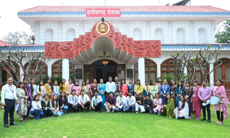 After reaching Lok Bhavan, the students got to know the real face of the administration.