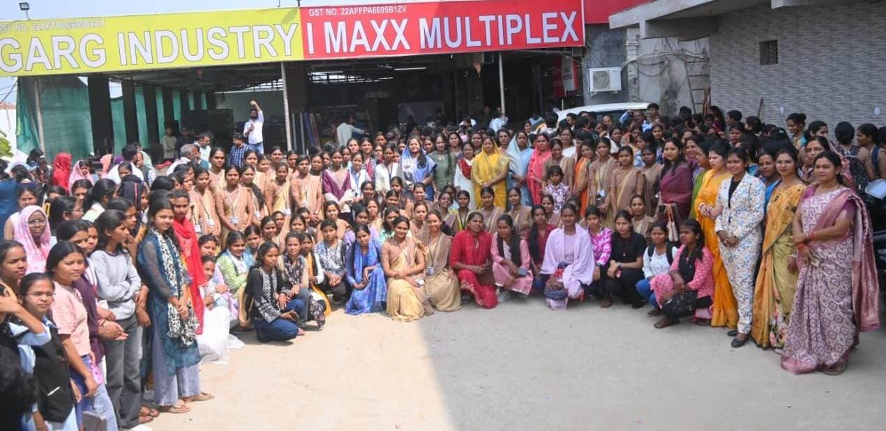 600 girl students in Surajpur were shown 'The Kerala Story 2', spreading the message of awareness and self-reliance.