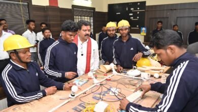 Photo of दंतेवाड़ा में पुनर्वास की नई तस्वीर: युवाओं को टूल किट, ड्राइविंग ट्रेनिंग और रोजगार की राह दिखी