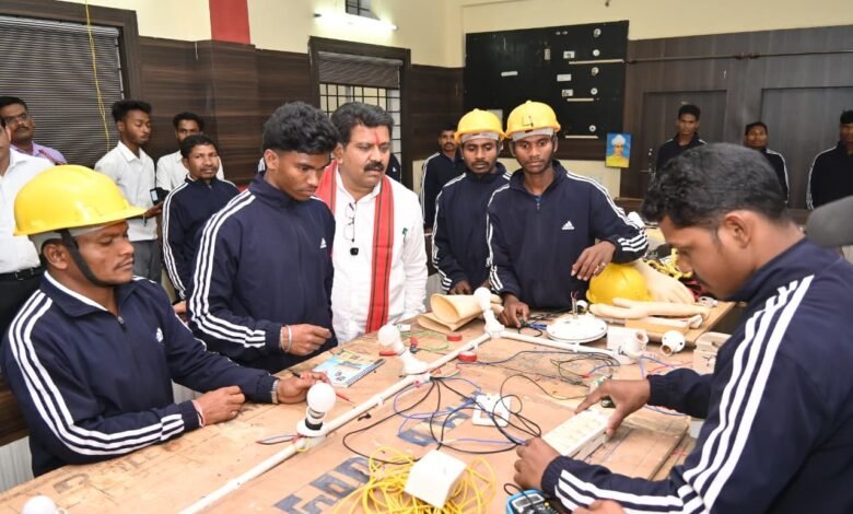 Dantewada's rehabilitation scene: Youth find toolkits, driving training, and employment opportunities