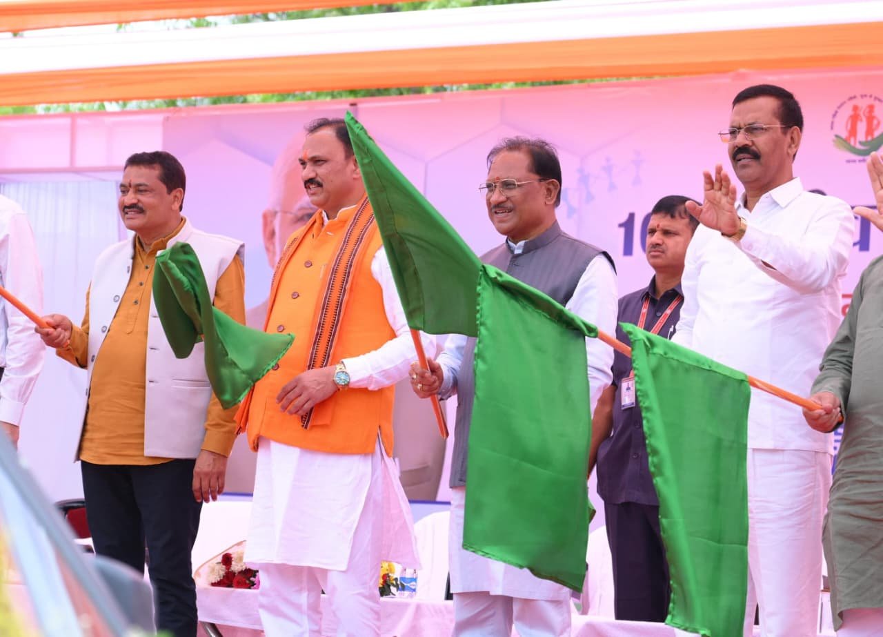 Health services in Chhattisgarh gain new momentum: 370 ambulances dispatched, ICU-like facility for newborns launched