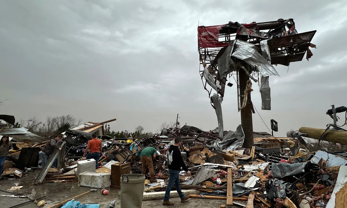 Storms wreak havoc in the US – snow, tornadoes and blackouts paralyze life for millions.