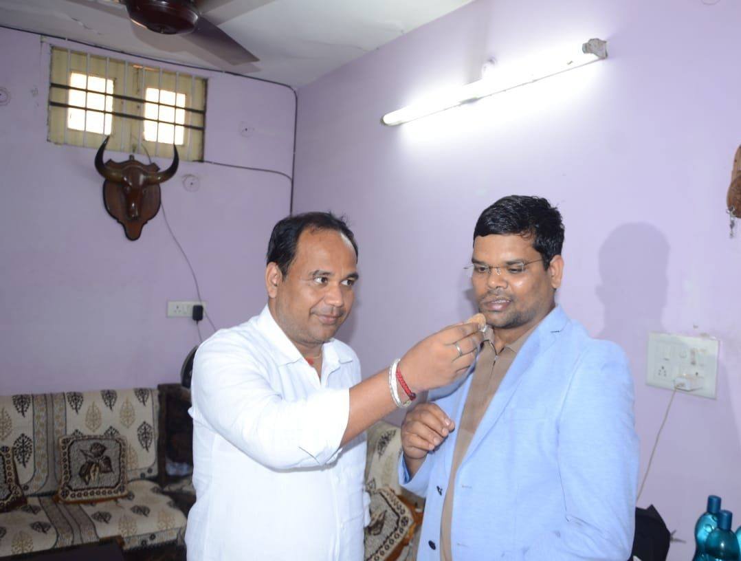 Defeated cancer 1 time, left 3 government jobs, Sanjay of Mahasamund got selected in UPSC
