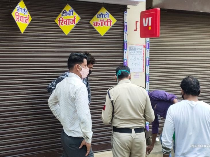 70 shops locked in Indore due to tax collection or pressure to take action against traders