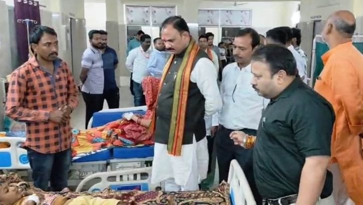 मनेन्द्रगढ़ सिविल अस्पताल में स्वास्थ्य मंत्री का औचक दौरा, व्यवस्थाओं का लिया जायजा 1 Health Minister makes surprise visit to Manendragarh Civil Hospital, reviews arrangements