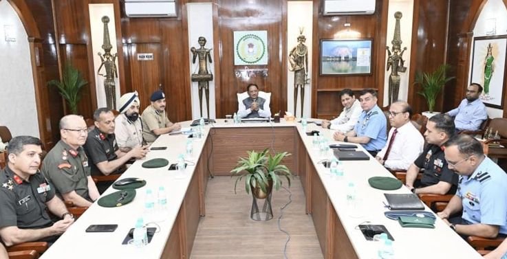 Chief Minister Vishnu Dev Sai met the officials of National Defence College, special discussion took place on the development journey of Chhattisgarh and the changing circumstances.