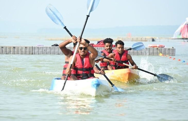 The Mahanadi River was so vibrant that even Dhamtari politics was left aside, with 52 teams turning the sport into a show of strength.
