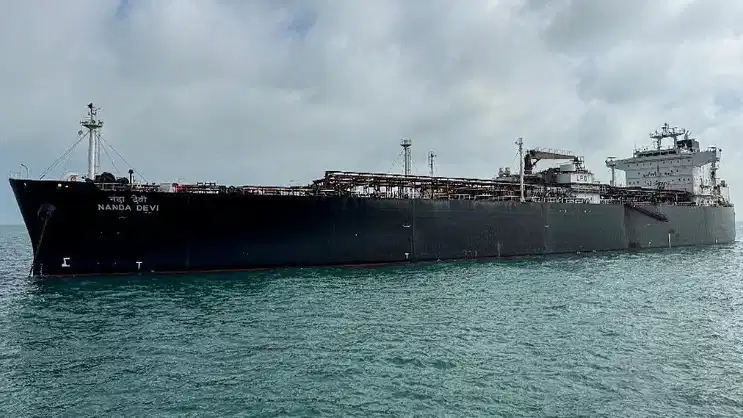 The Strait of Hormuz has shaken the world: Oil surpasses $100, markets in panic