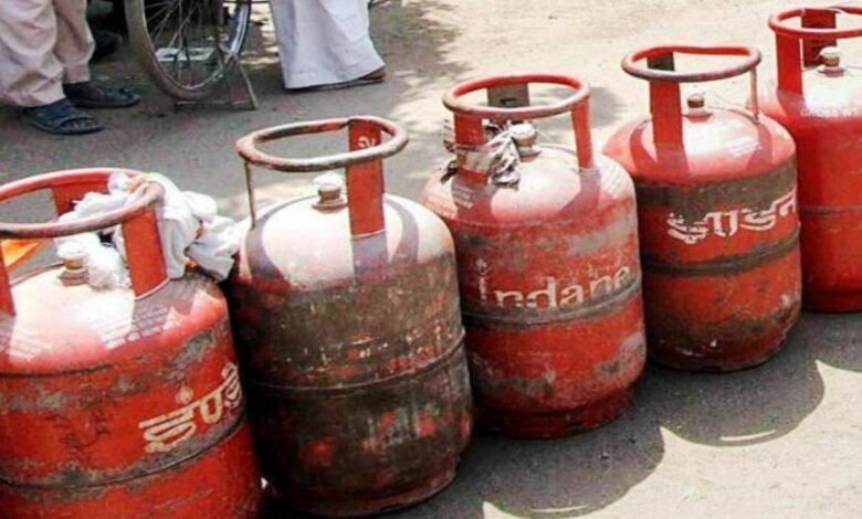 Big shock on LPG cylinder, sudden price hike after 1 year creates uproar