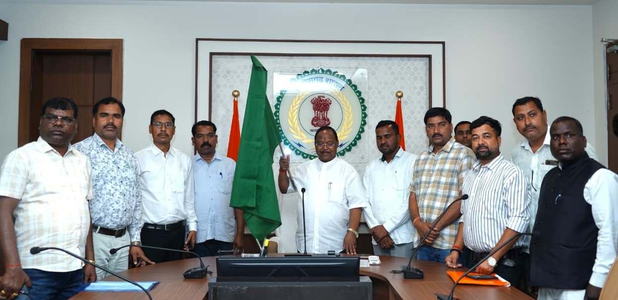9 new ambulances gifted to Balrampur, now every village will get immediate health care