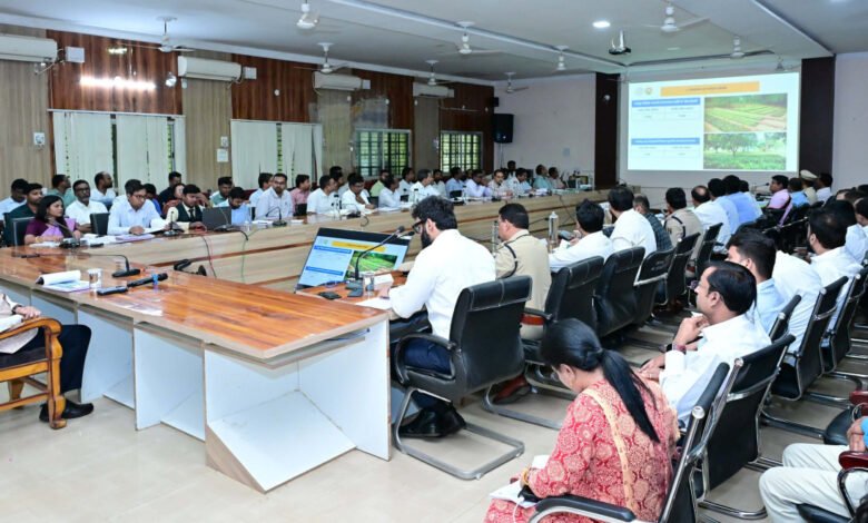 Jashpur review meeting: Special emphasis on health, environment and tribal development, instructions given for innovation and agricultural improvement